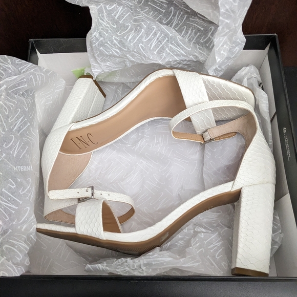INC block heel sandals 7W - Picture 6 of 7